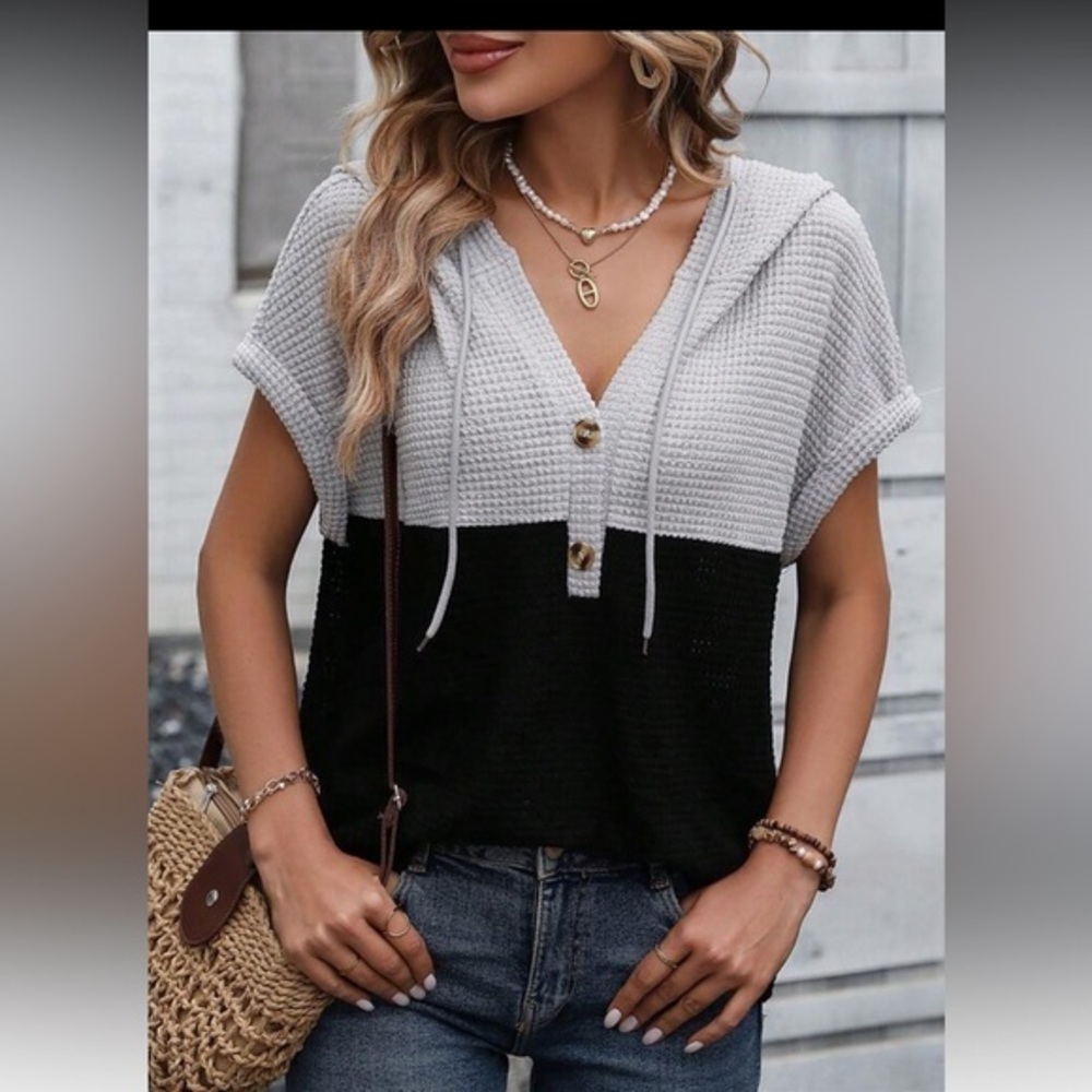 SHEIN || NWOT Black and Gray Batwing Hoodie (L)